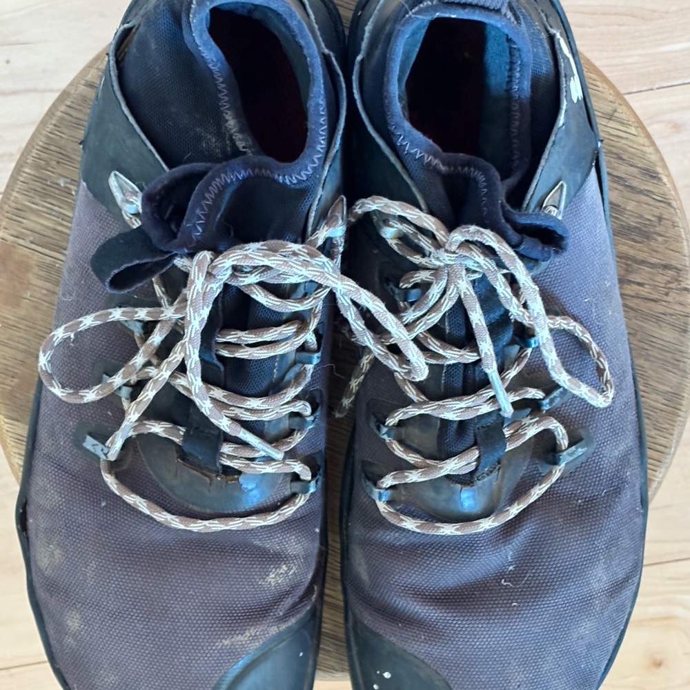 Vivo Men's Black and Brown Sneakers